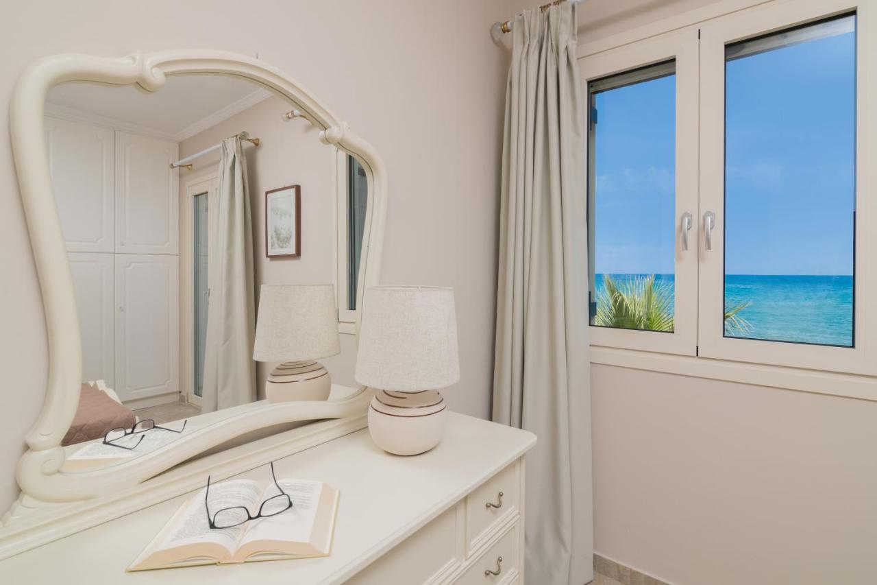 Villa Elizabeth - Seafront Classic Villa! أرغاسي المظهر الخارجي الصورة