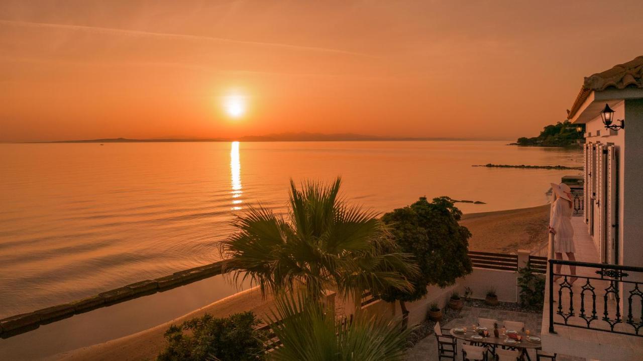 Villa Elizabeth - Seafront Classic Villa! أرغاسي المظهر الخارجي الصورة