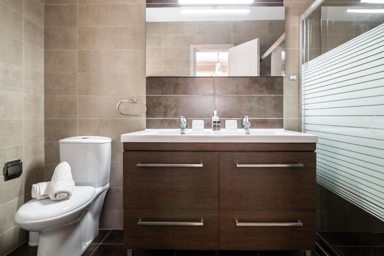 Villa Elizabeth - Seafront Classic Villa! أرغاسي المظهر الخارجي الصورة