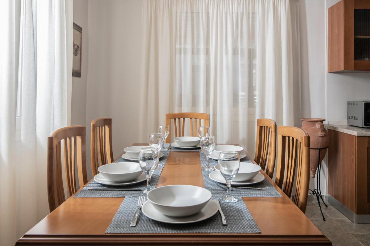 Villa Elizabeth - Seafront Classic Villa! أرغاسي المظهر الخارجي الصورة