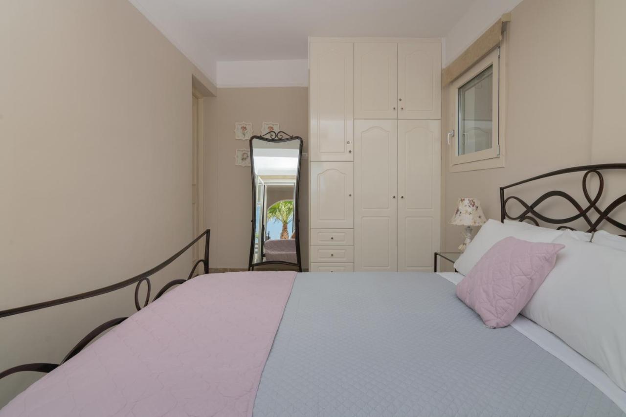 Villa Elizabeth - Seafront Classic Villa! أرغاسي المظهر الخارجي الصورة