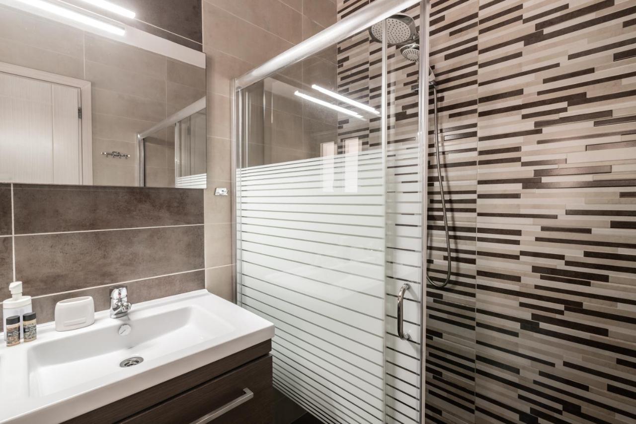 Villa Elizabeth - Seafront Classic Villa! أرغاسي المظهر الخارجي الصورة