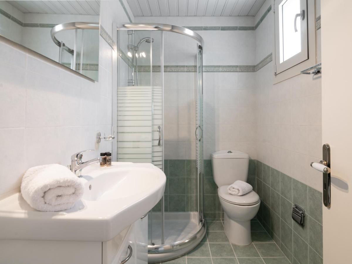 Villa Elizabeth - Seafront Classic Villa! أرغاسي المظهر الخارجي الصورة
