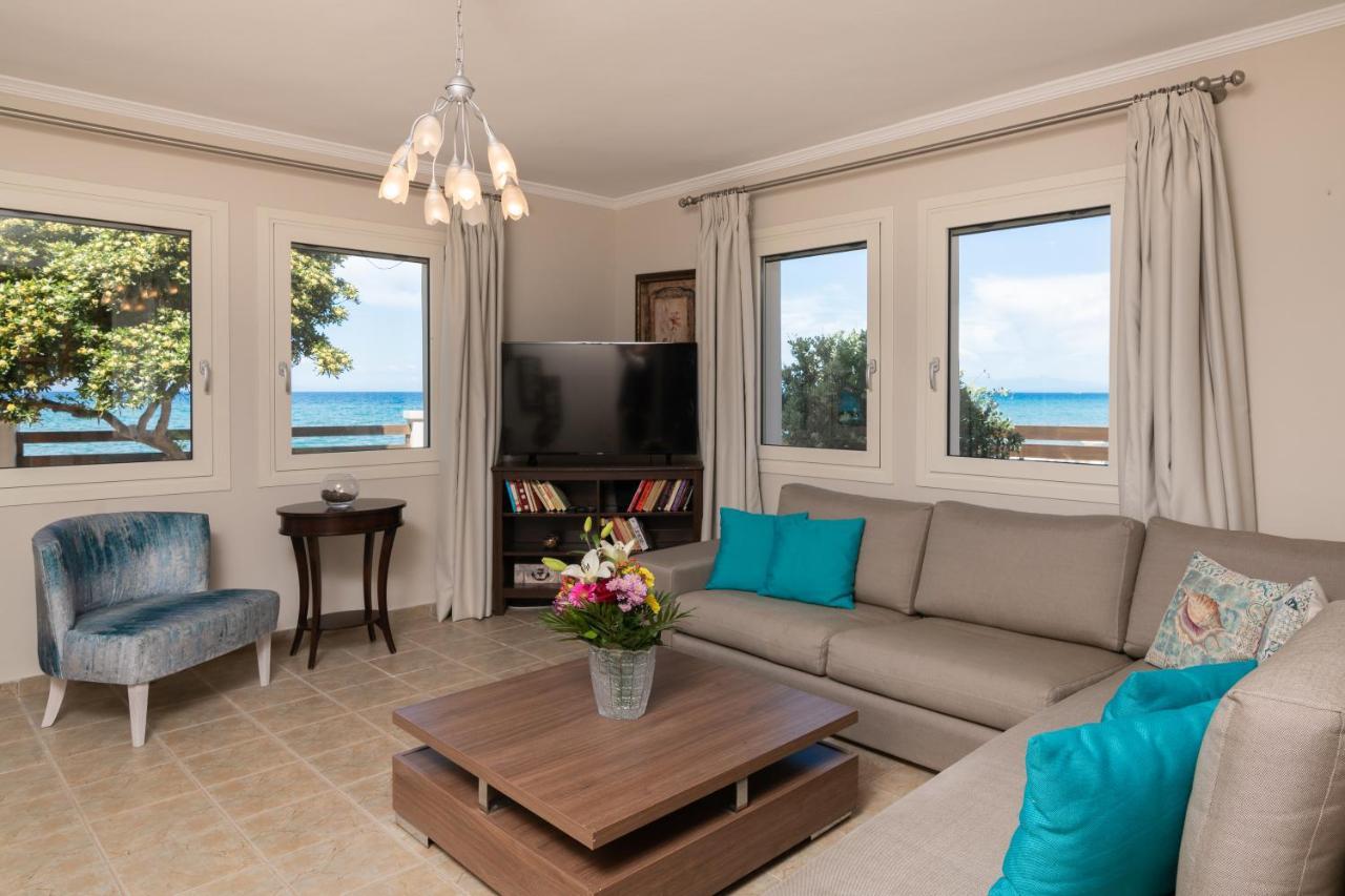 Villa Elizabeth - Seafront Classic Villa! أرغاسي المظهر الخارجي الصورة