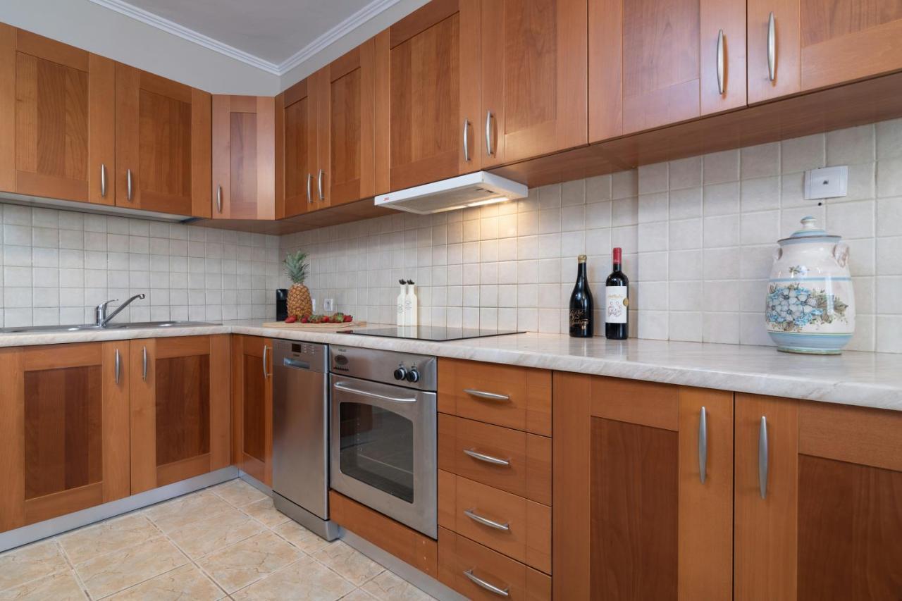 Villa Elizabeth - Seafront Classic Villa! أرغاسي المظهر الخارجي الصورة