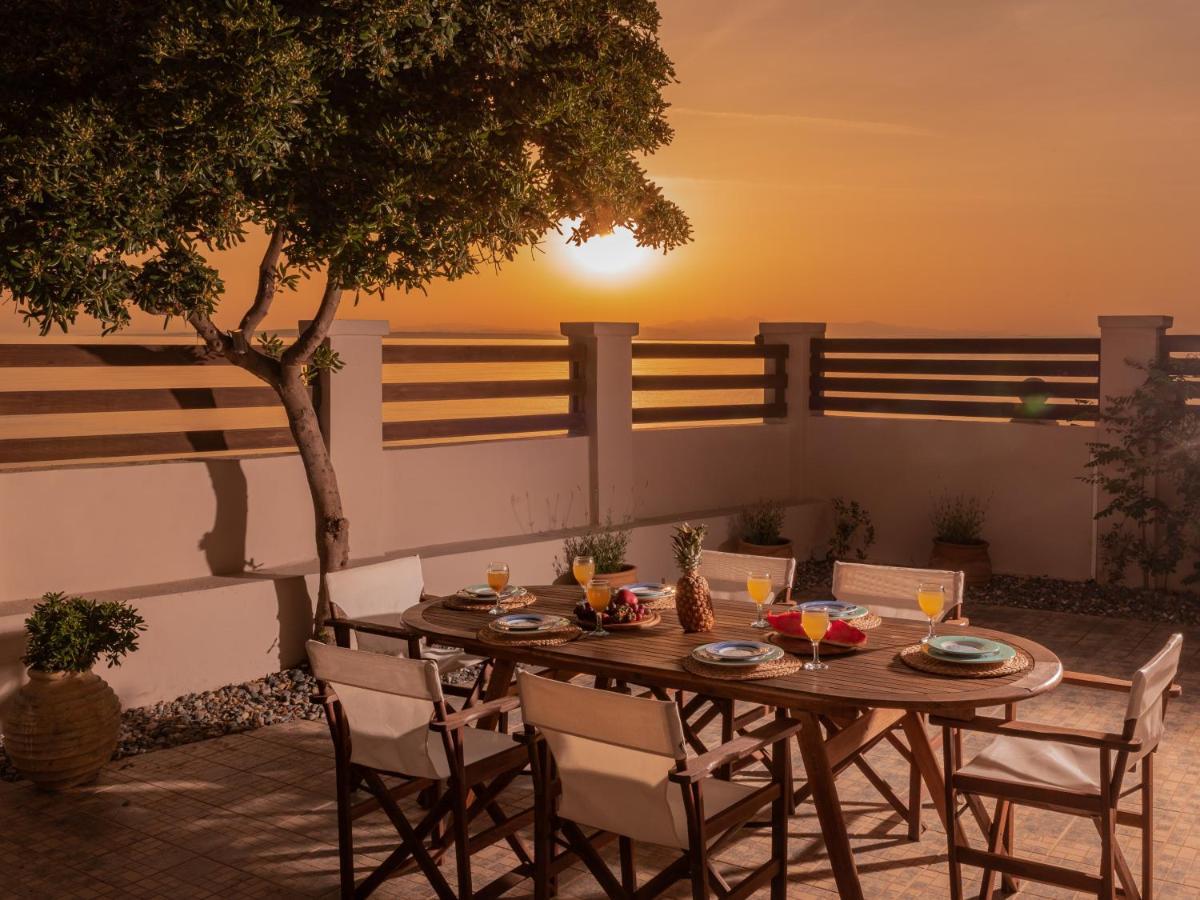 Villa Elizabeth - Seafront Classic Villa! أرغاسي المظهر الخارجي الصورة